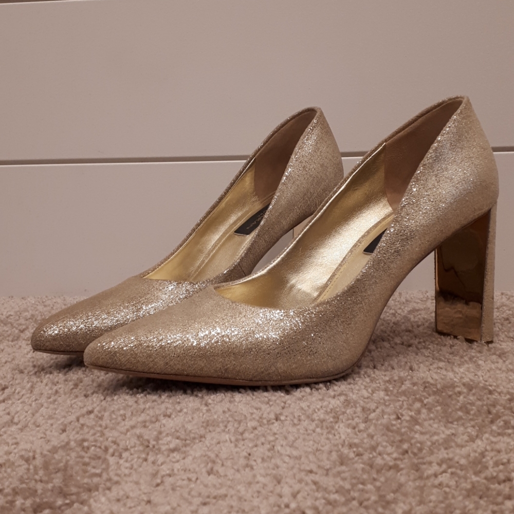 DKNY Ladies Gold Pointed Heels size 9.5 - Picture 2 of 5
